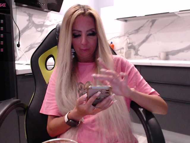 blondalina live cam on BongaCams