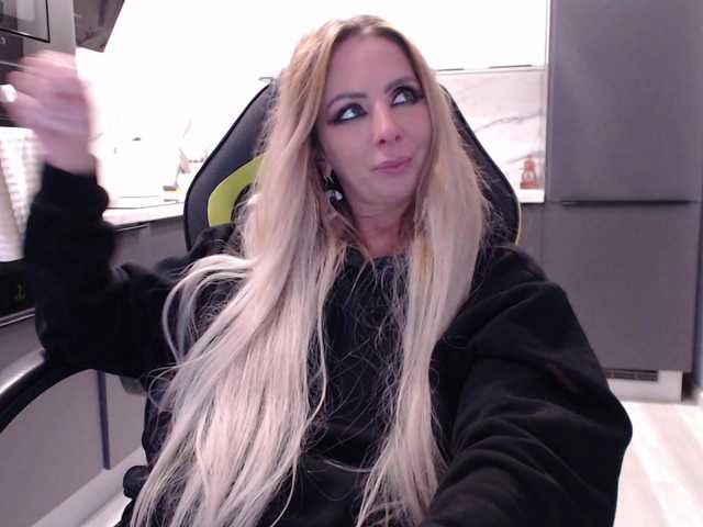 blondalina live cam preview