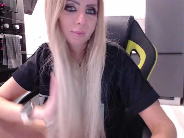 blondalina live cam on BongaCams