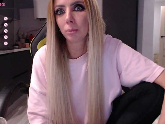 Blondalina live cam