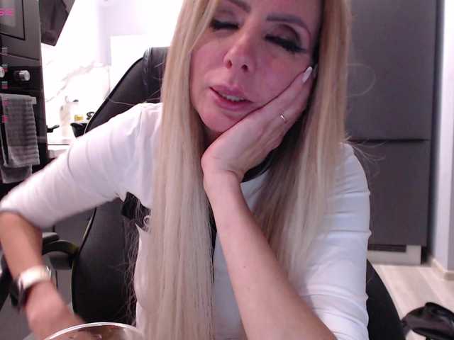 blondalina live cam on BongaCams