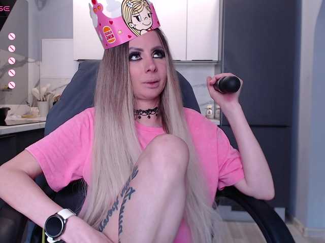 blondalina live cam on BongaCams