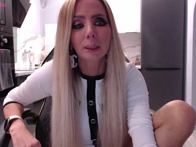 blondalina live cam on BongaCams