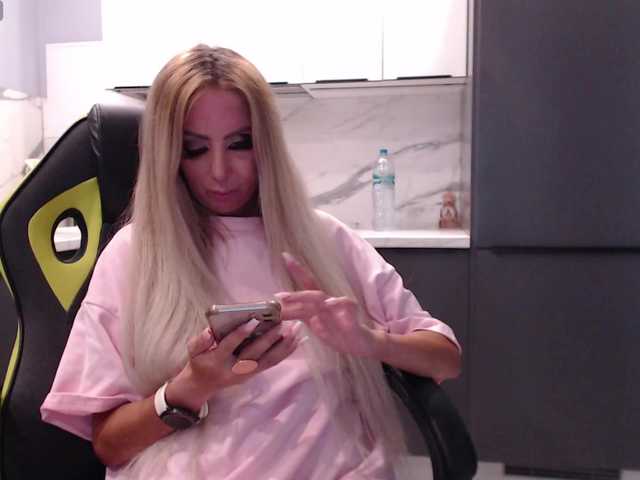 blondalina live webcam show