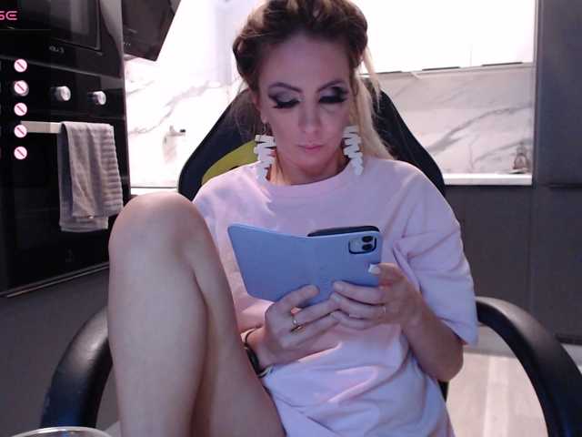 blondalina live cam on BongaCams