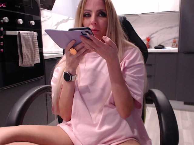 blondalina live cam on BongaCams