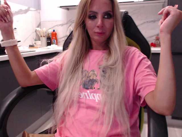 blondalina live cam on BongaCams