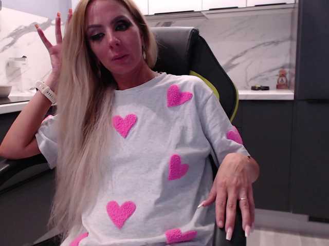 blondalina live cam on BongaCams