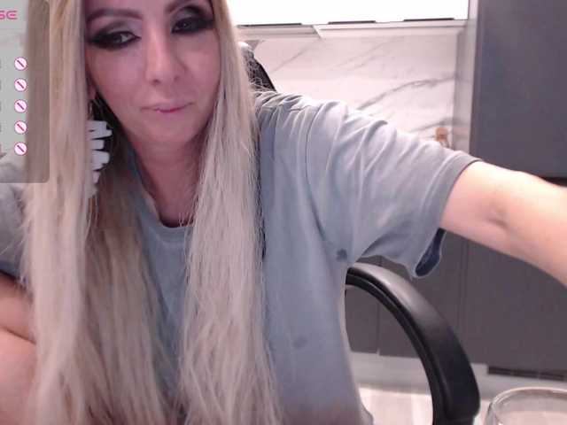 blondalina live cam on BongaCams