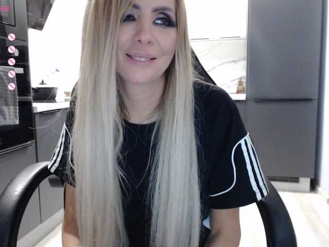 blondalina live cam on BongaCams