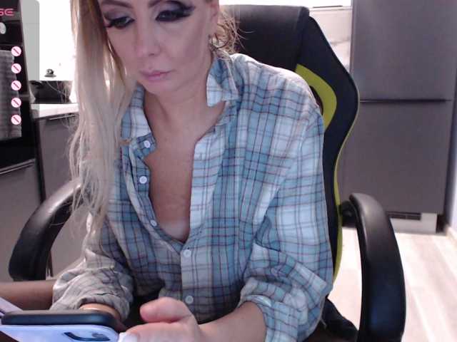 blondalina live cam on BongaCams
