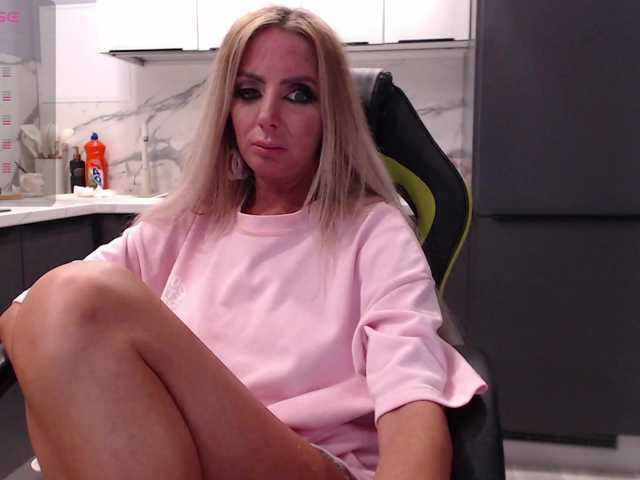 blondalina live cam on BongaCams