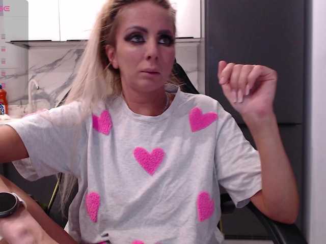 blondalina live cam on BongaCams