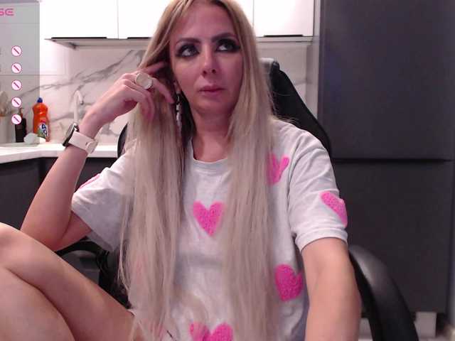 blondalina live cam on BongaCams
