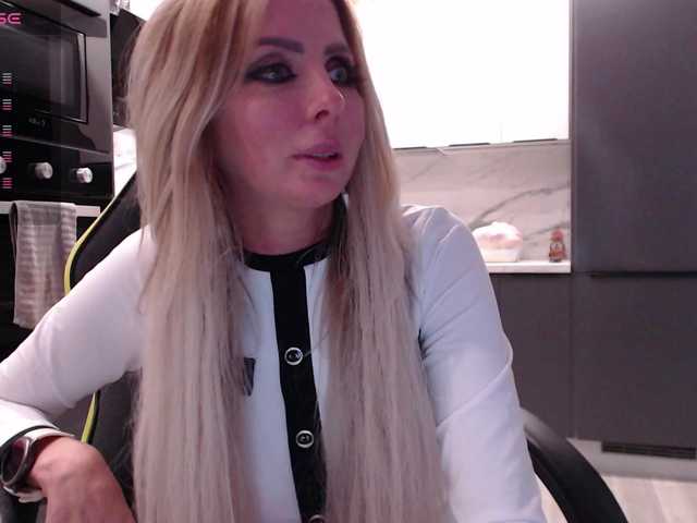 blondalina live cam on BongaCams