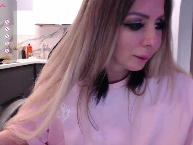 blondalina live cam on BongaCams