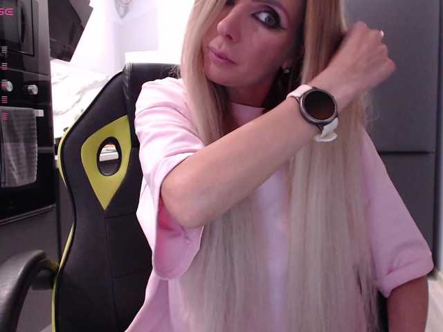 blondalina live cam on BongaCams