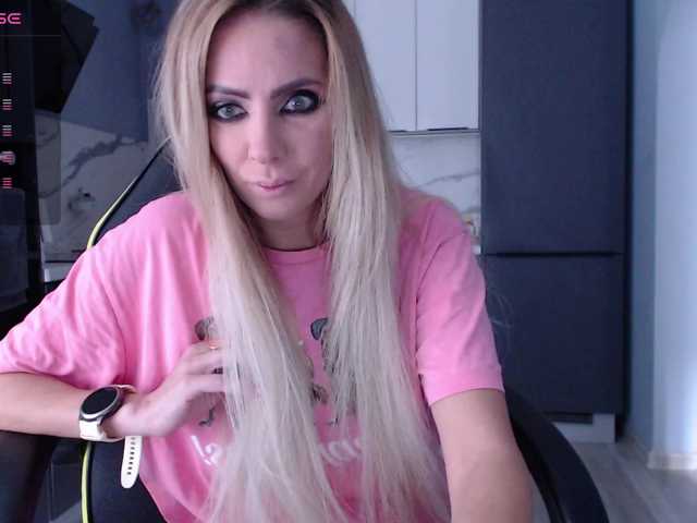 blondalina live cam on BongaCams
