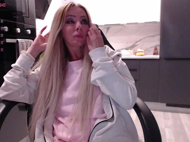blondalina live cam on BongaCams