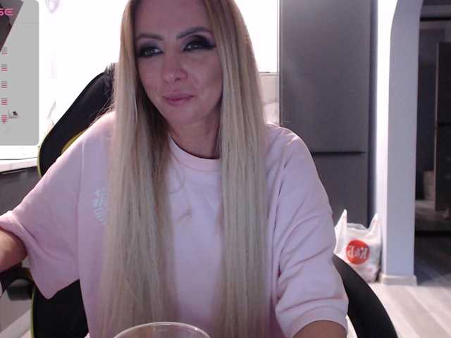 Blondalina live cam