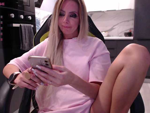 blondalina live cam on BongaCams