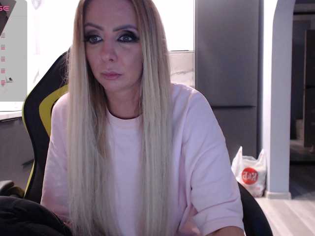 Blondalina live cam
