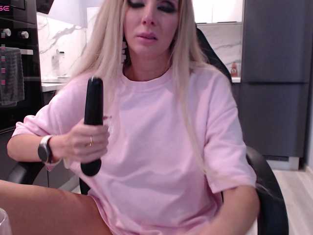 blondalina live cam preview