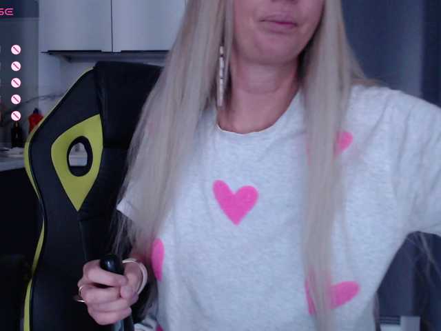 blondalina live cam on BongaCams