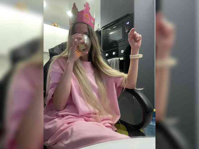 blondalina webcam