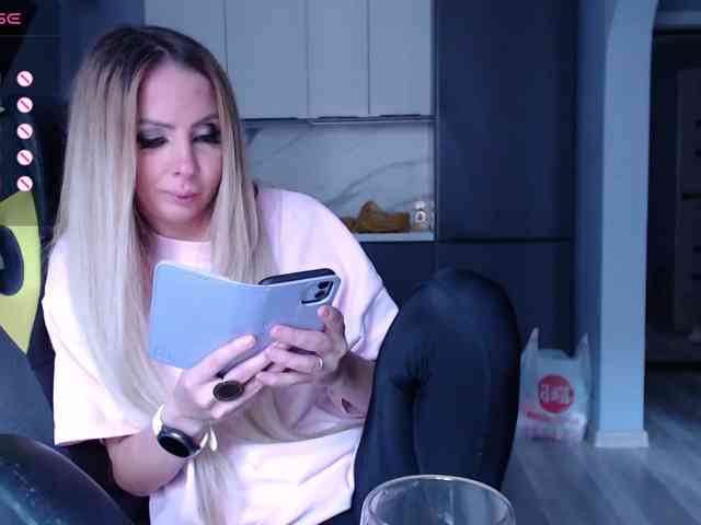 Модель: blondalina