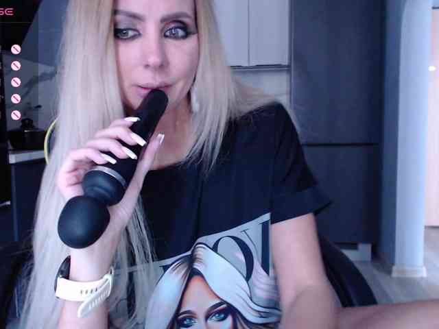blondalina webcam