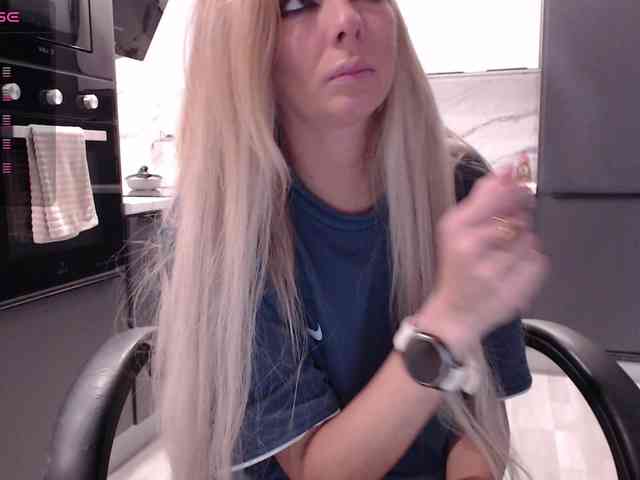 blondalina webcam