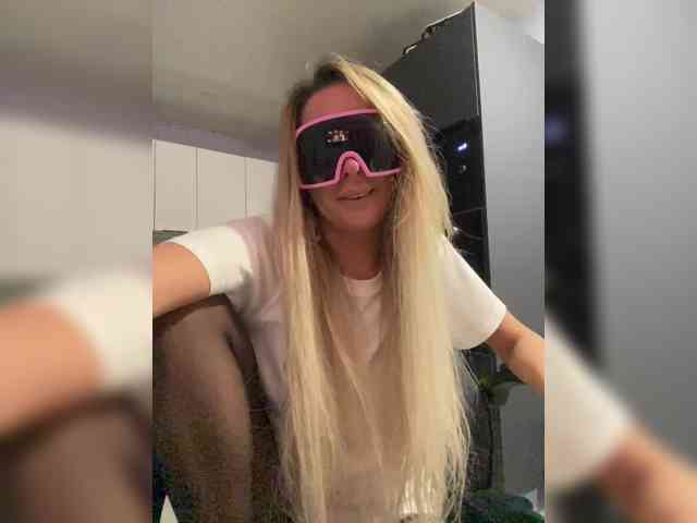 blondalina webcam