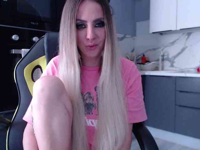 blondalina webcam