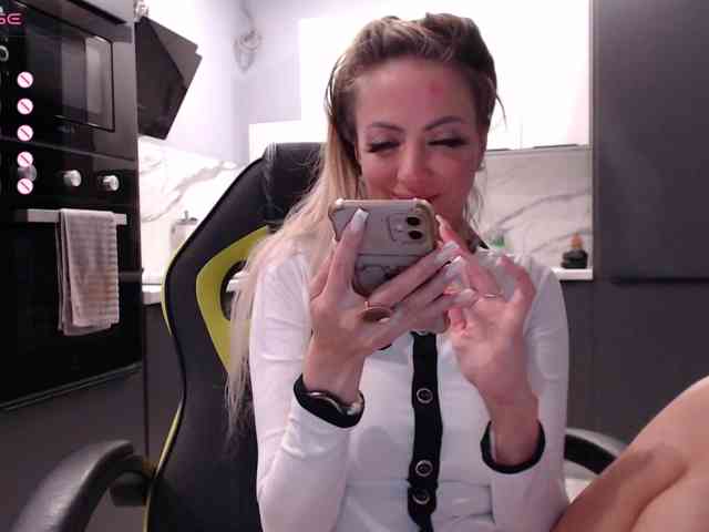 blondalina webcam