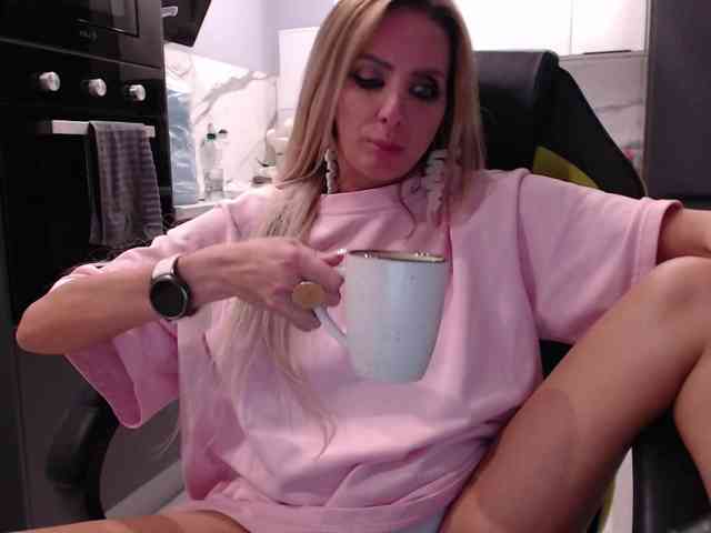 blondalina webcam