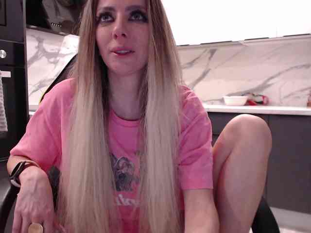 blondalina Live Webcam on BongaCams