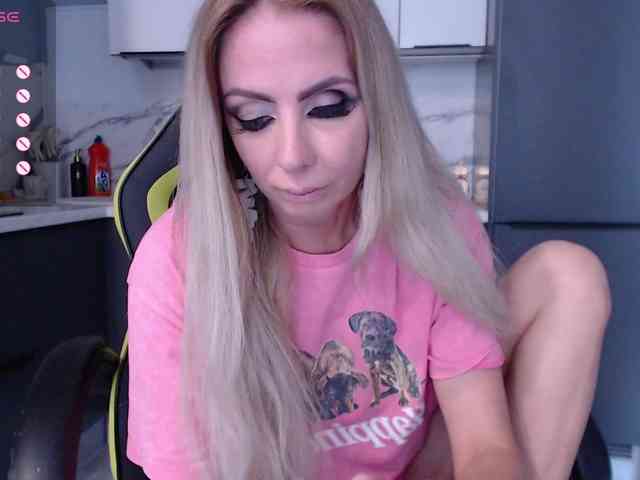 blondalina webcam