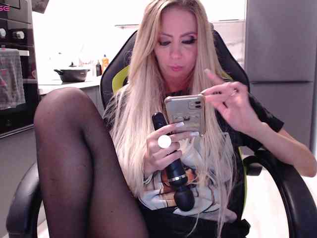blondalina webcam