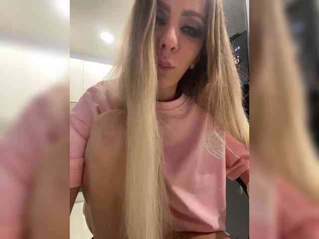 blondalina webcam