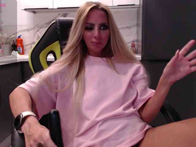 blondalina webcam