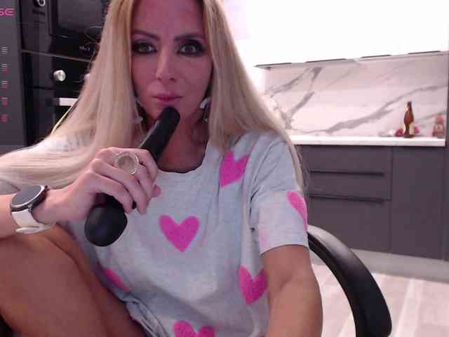 blondalina webcam