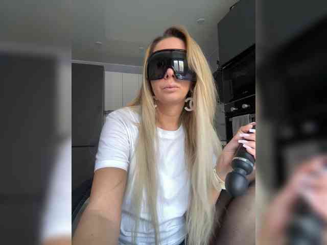 blondalina webcam