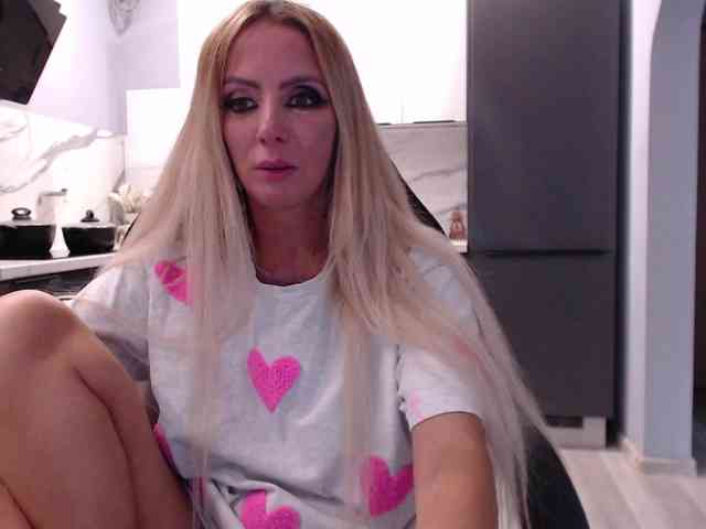 blondalina webcam