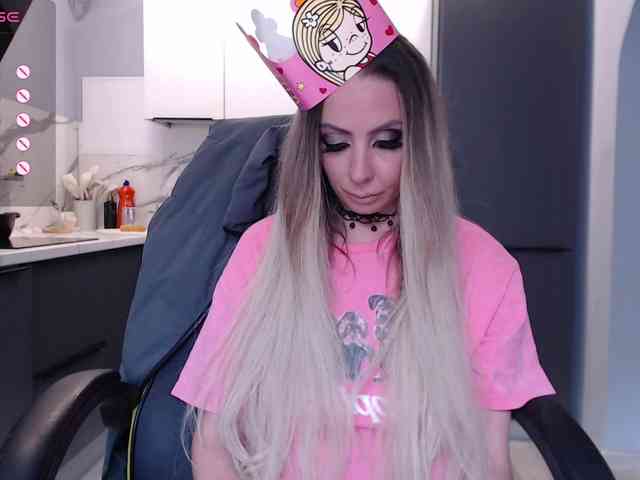 blondalina webcam