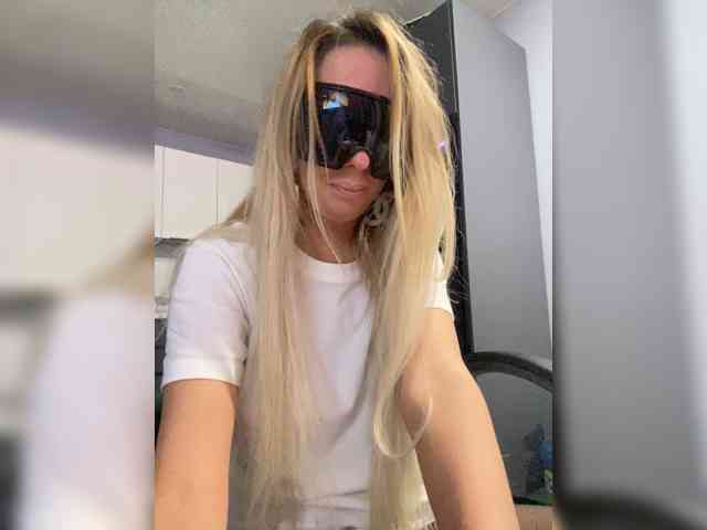 blondalina webcam