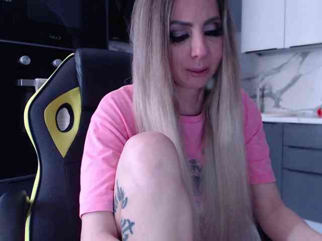 blondalina webcam