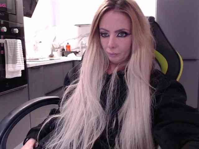 blondalina webcam