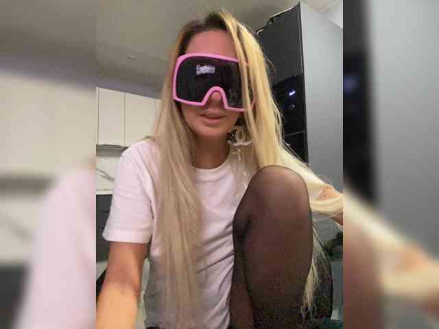 blondalina webcam