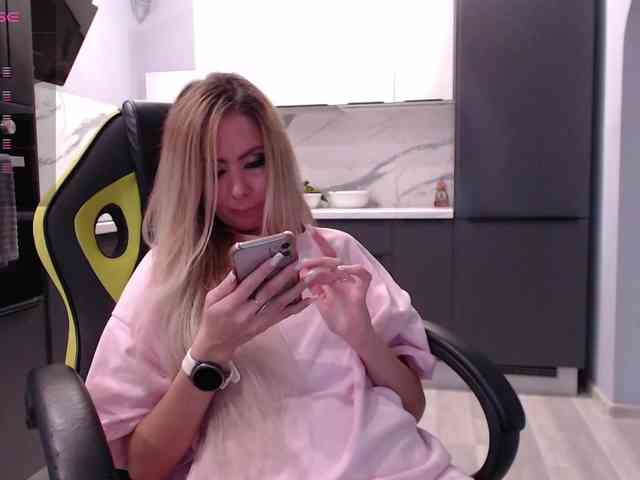 blondalina webcam